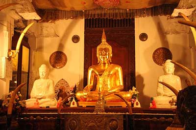 Kandy Temple | walklankatours.com